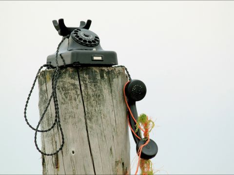 Altes Telefon mit Wählscheibe