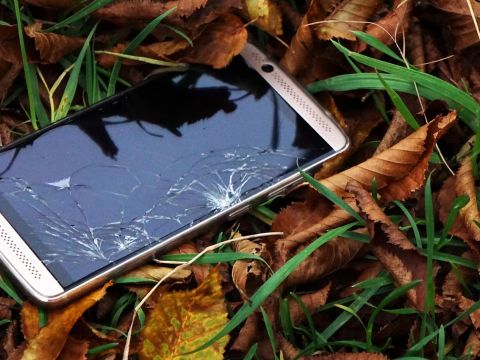 Smartphone im Park verloren