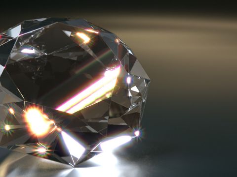 Diamant in dem sich das Licht bricht